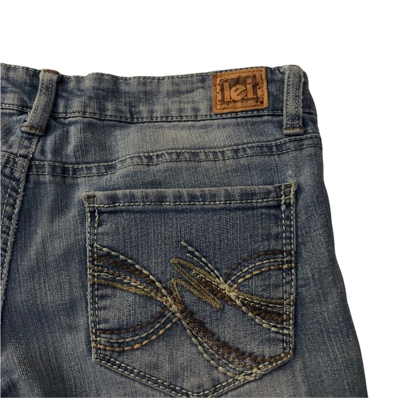 l.e.i. Low Rise Boot Cut Ashley Jeans Lightwash Spandex w/Whiskering SZ 5R - Picture 6 of 8